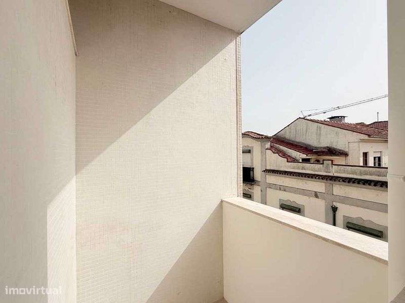 T1+1 remodelado, com varanda | Quinta do Covelo | Paranhos, Porto - Grande imagem: 3/12