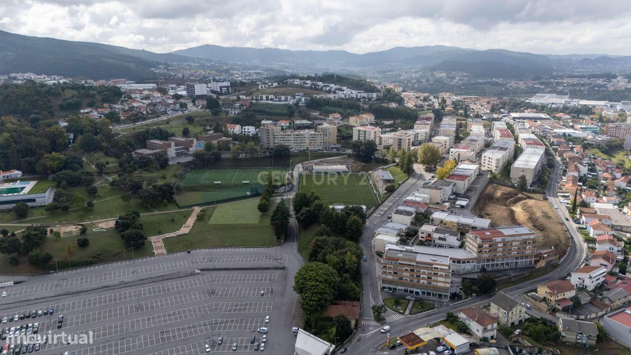 Terreno para um hotel de 70 quartos com um segundo edifício para servi-28