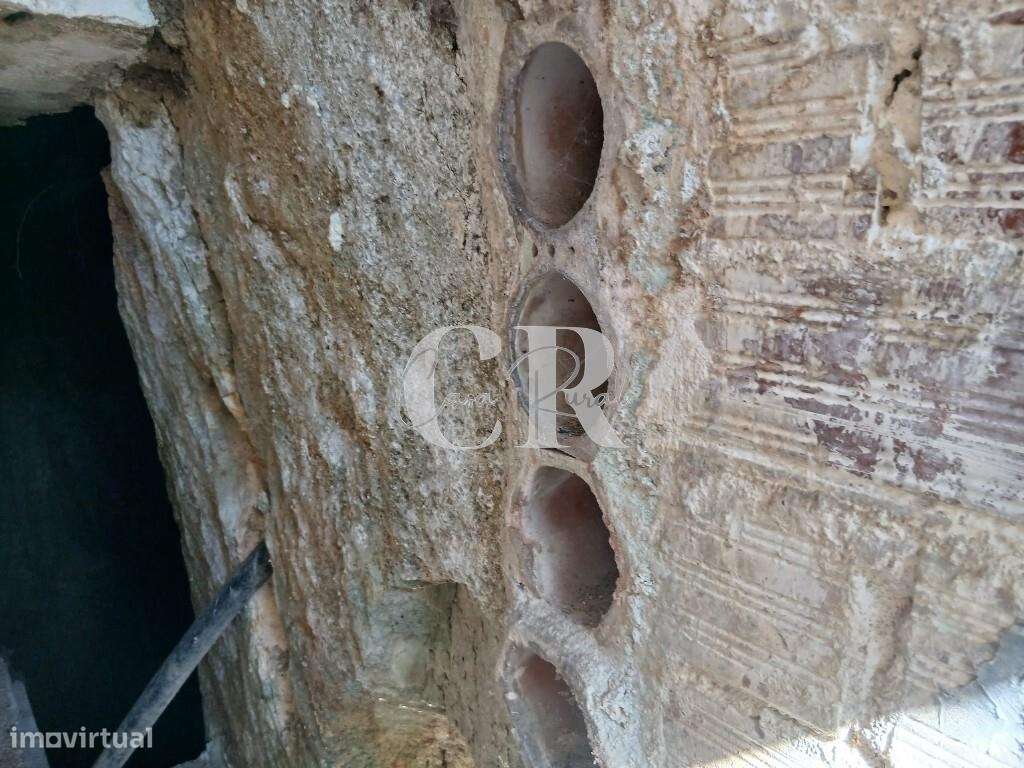 Propriedade com charme histórico, natureza e projeto aprovado em Figue-29
