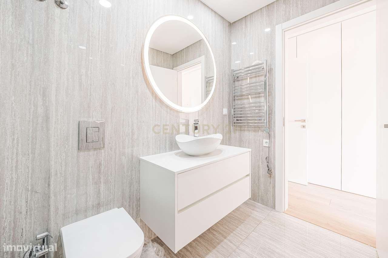 Moradia T4+1 Contemporânea com Piscina-52