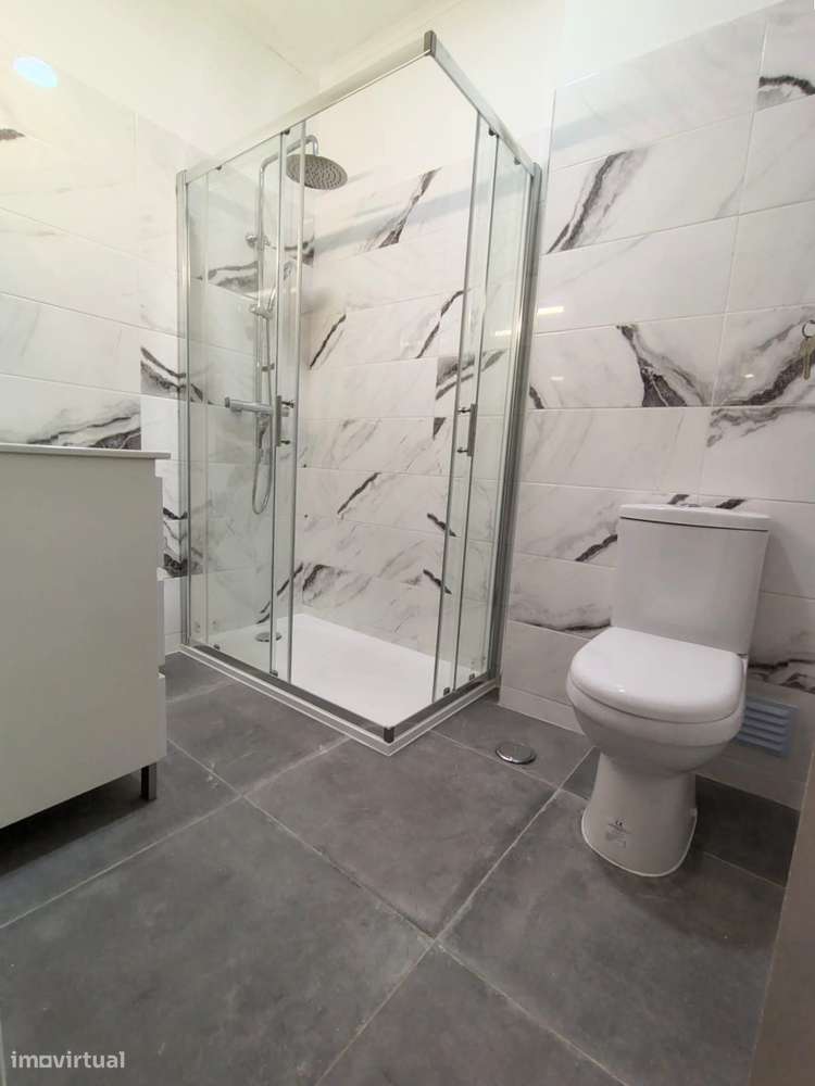 Apartamento T3 Totalmente Remodelado-13