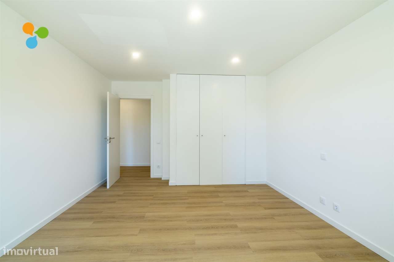 Apartamento T3 c/ Box e varanda, junto às faculdades-16
