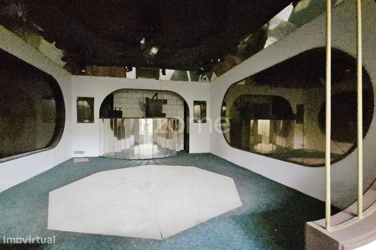 Moradia rara para Reabilitação – Vista Mar | São Pedro Estoril-30