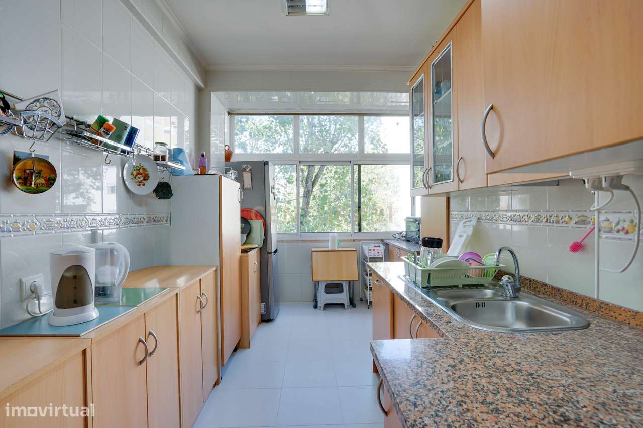 Apartamento T3 pleno de luminosidade em zona premium de Benfica-23