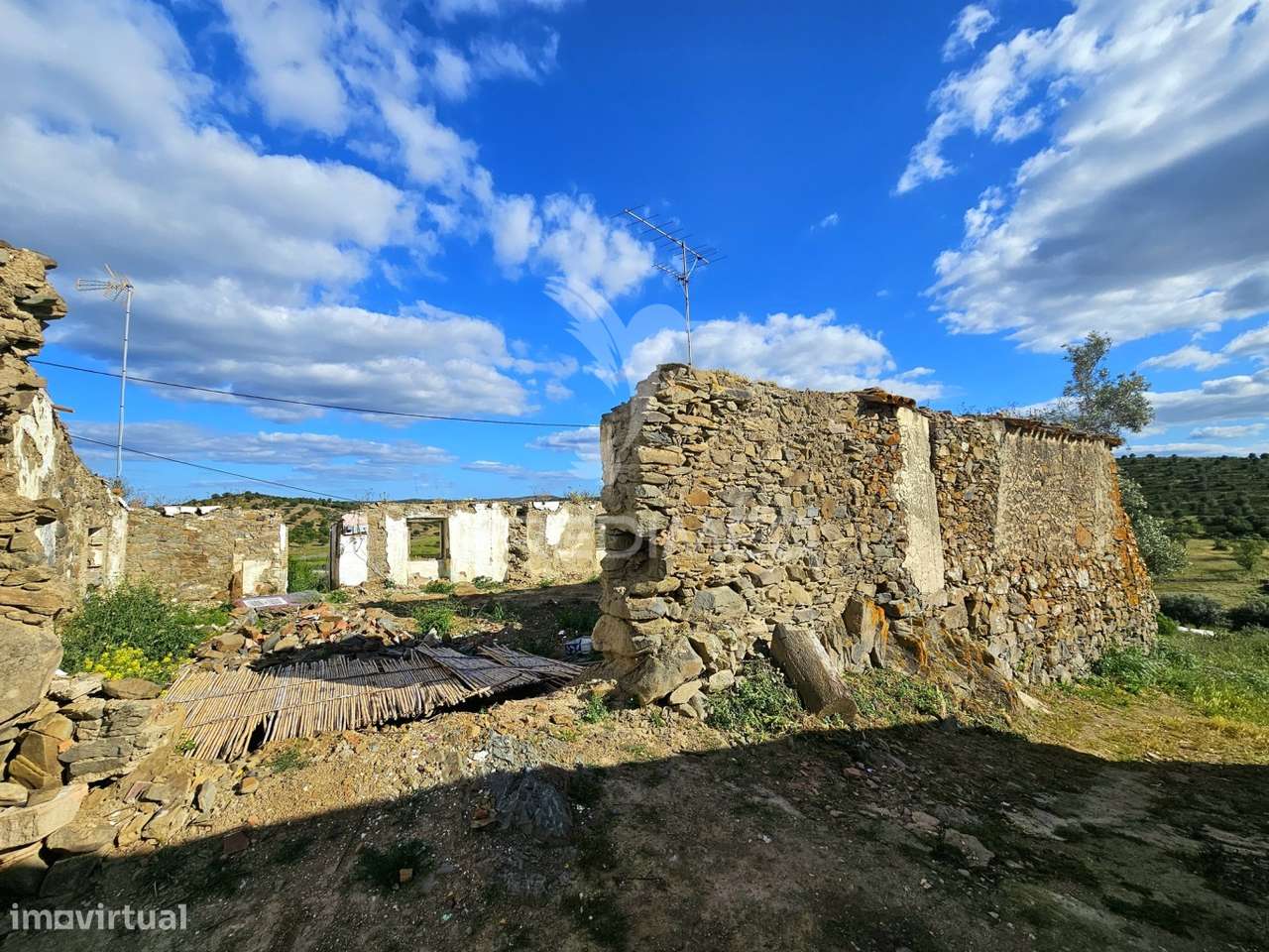 Moradia em ruína em Alcaria Longa, Mértola - Grande imagem: 2/12