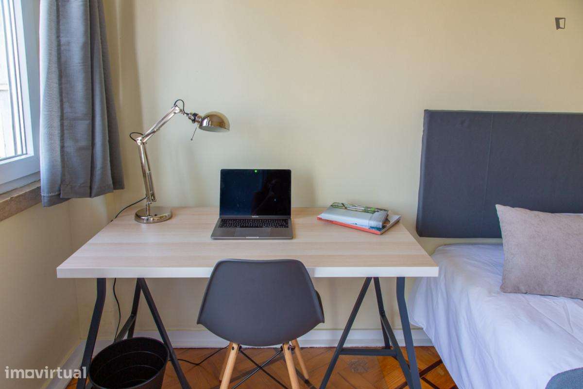 Quarto - localizado em São Sebastião Lisbon - Grande imagem: 5/8