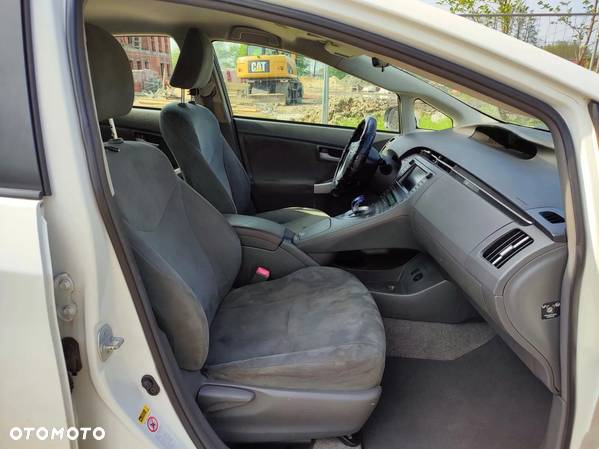 Toyota Prius (Hybrid) Comfort - 6