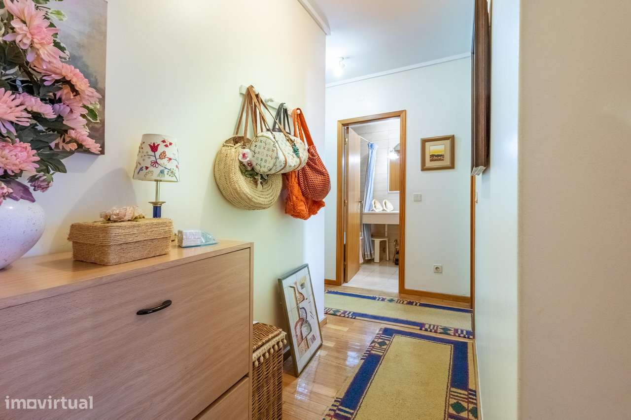 Apartamento T3, prédio com elevador e garagem!-25