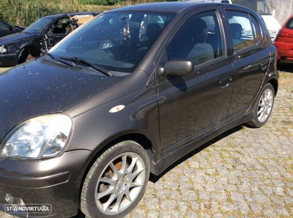 Toyota Yaris 1.4 D4D às peças - 2