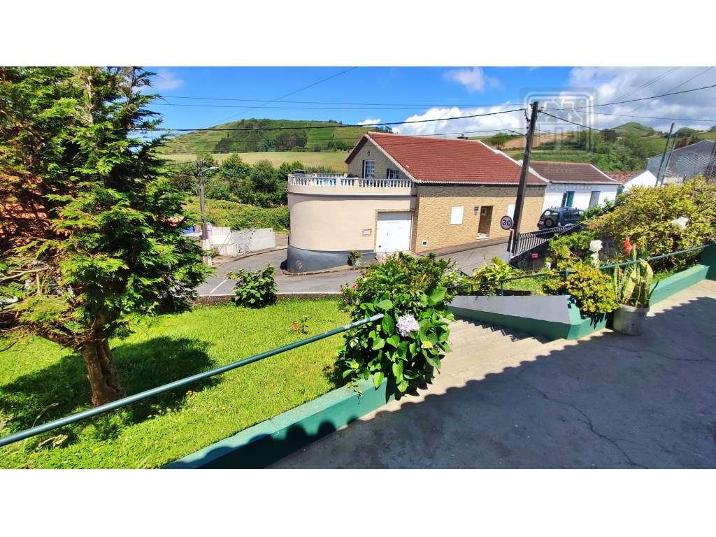 VENDA de CASA - MORADIA com Jardim, Entrada Lateral e Quintal - Fen...-7