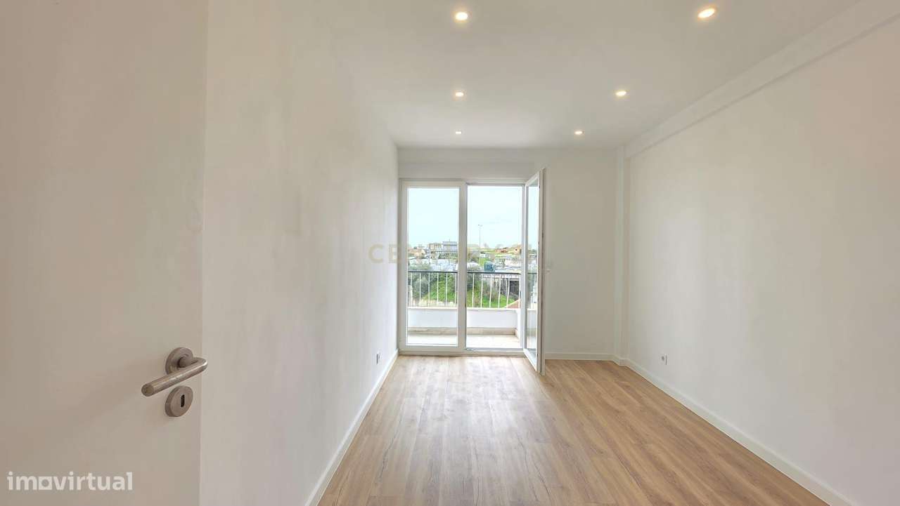 Apartamento T3 Renovado com elevador em Camarate – Pronto a Habitar-2