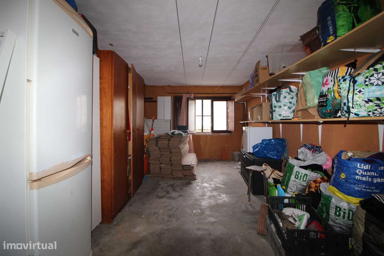 Apartamento T2 com varandas e ótima exposição solar-11