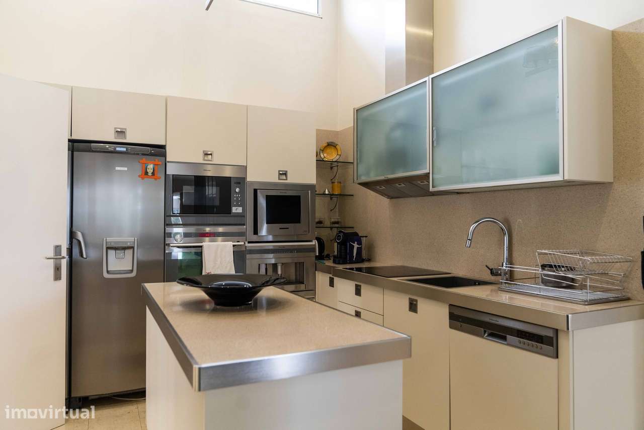 Luxuosa Moradia com 4 quartos localizada em Rosto do Cão - São Roque - Grande imagem: 2/57