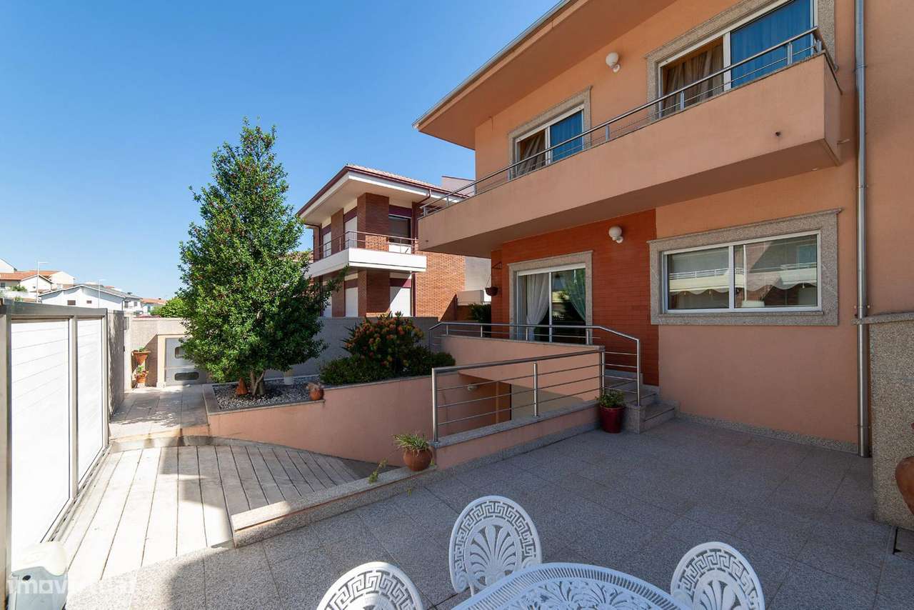 Fantástica Moradia Em Valongo.-6