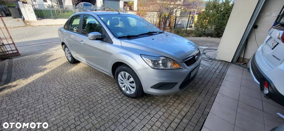 Ford Focus 1.6 Ambiente - 2