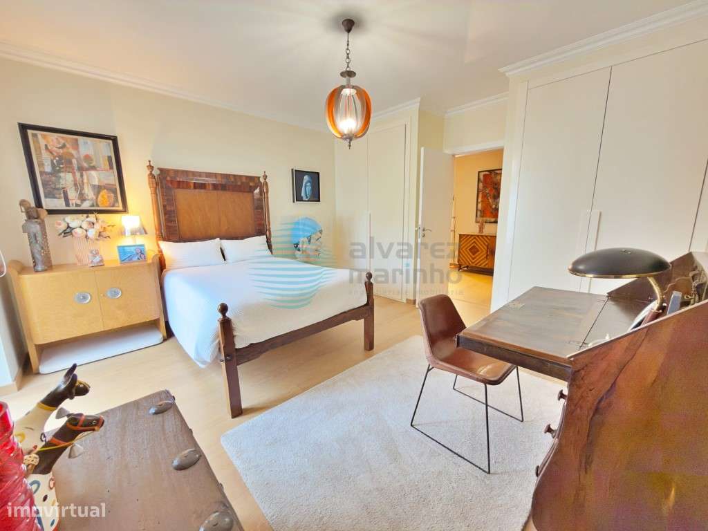 Apartamento T5, com 3 varandas, 2 lugares de estacionamento e Arrec...-16