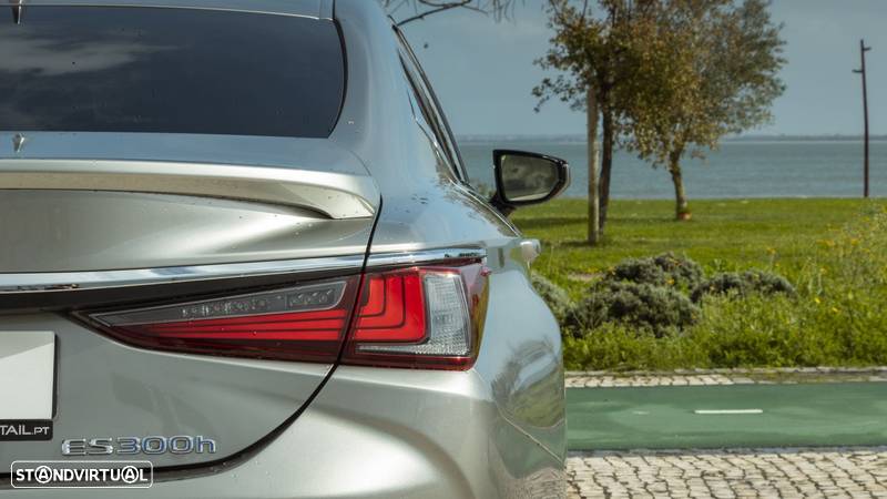 Lexus ES 300h Special Edition - 17
