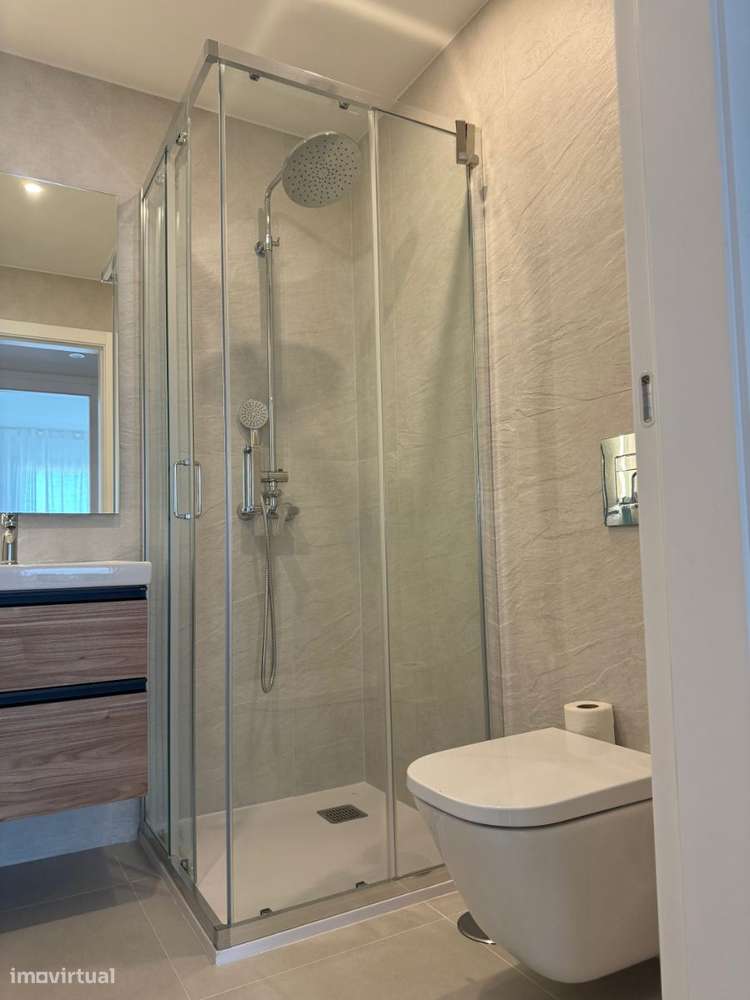 Apartamento T2 com varanda e parqueamento, condominio com piscina, ...-13