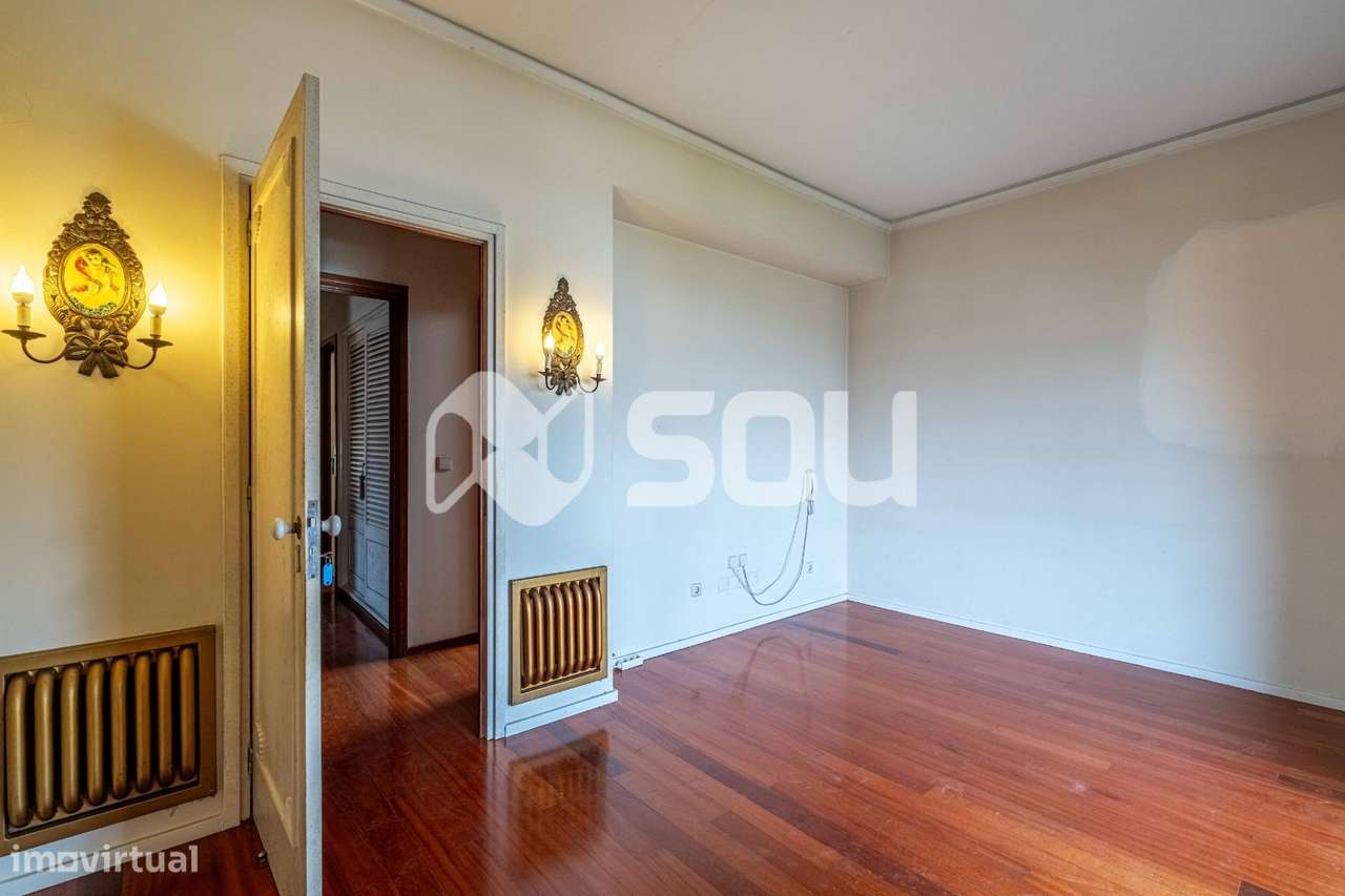 Casa Senhorial T7 num Lote de 3.320m² em Leça do Balio com-20