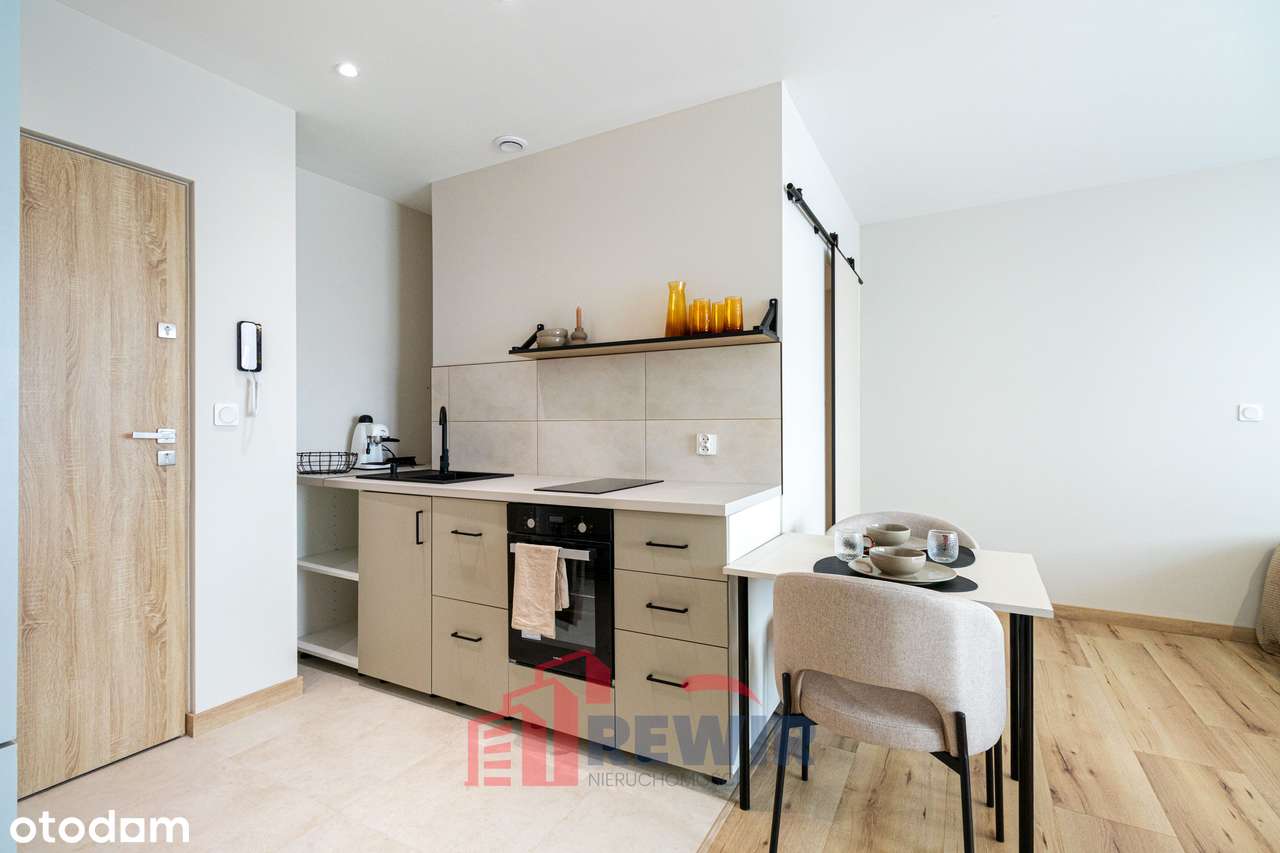 Kawalerka z dużym balkonem na 10 piętrze-1