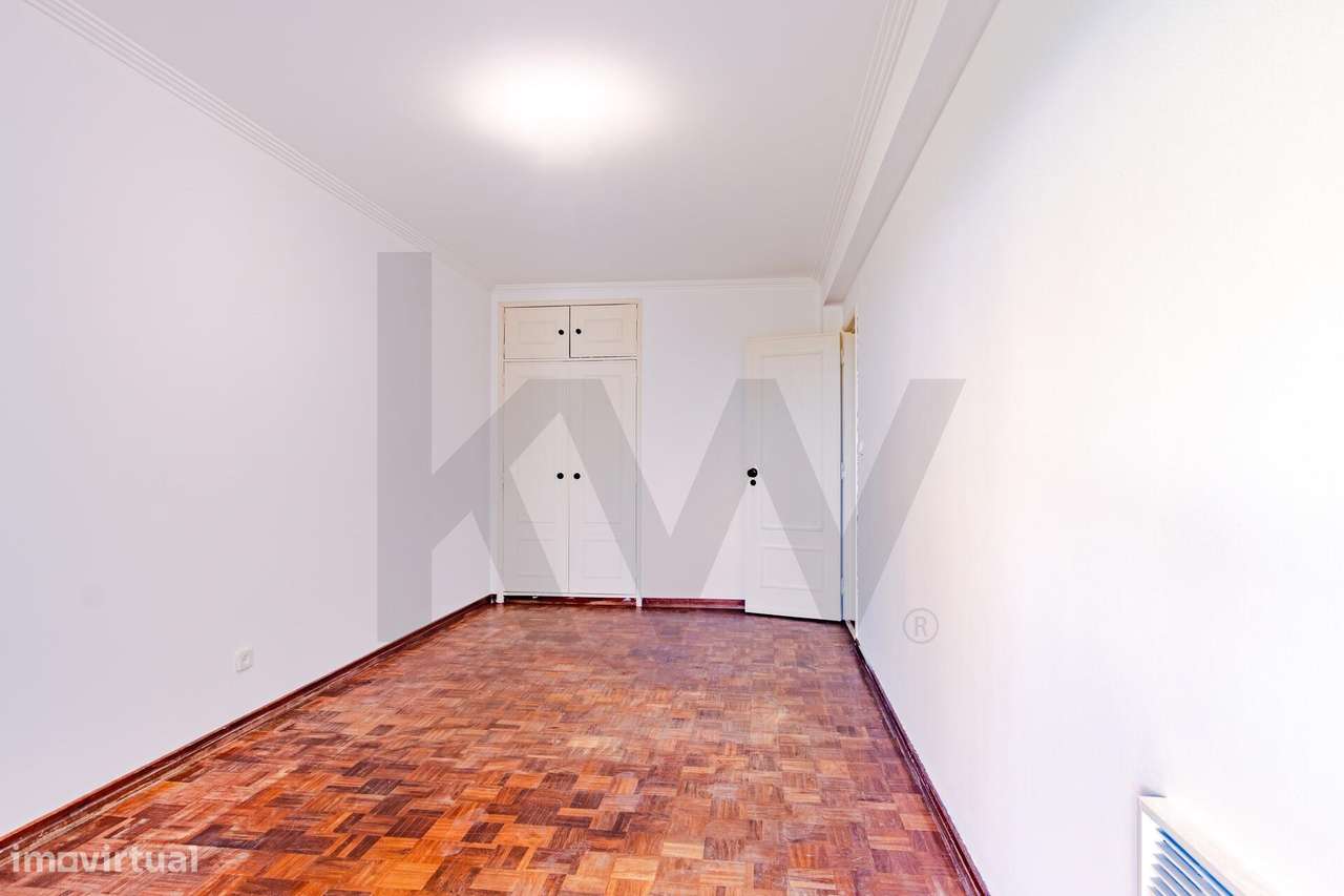 Apartamento T2 com Garagem Box e Vista Mar | Buzano – Parede-13
