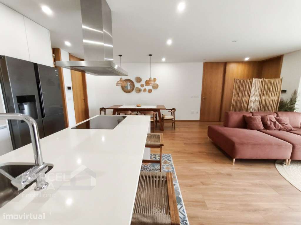 Oportunidade Única: Moradia T3 Térrea Semi-Nova em Manhente!-5