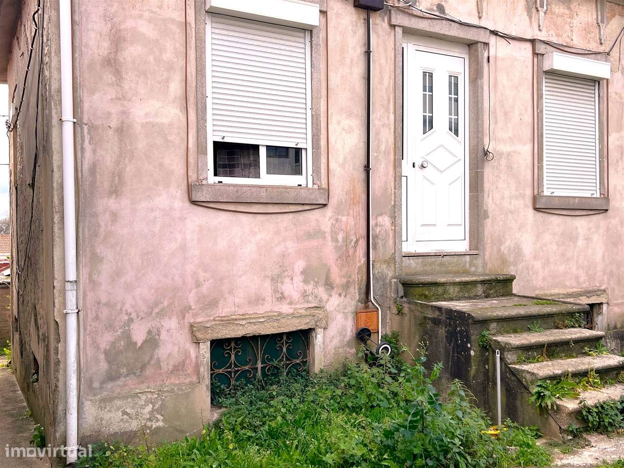 Moradia para reabilitar ou aumentar num lote de 429 m2 em Aldoar - Grande imagem: 1/13