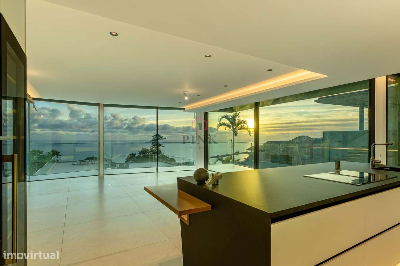 Moradia de Luxo com Piscina - T4 no Funchal-18