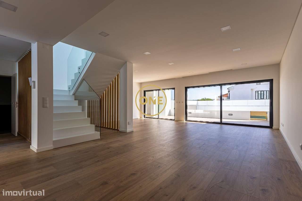 Moradia T4 em Condomínio c\ Piscina - Grande imagem: 2/51