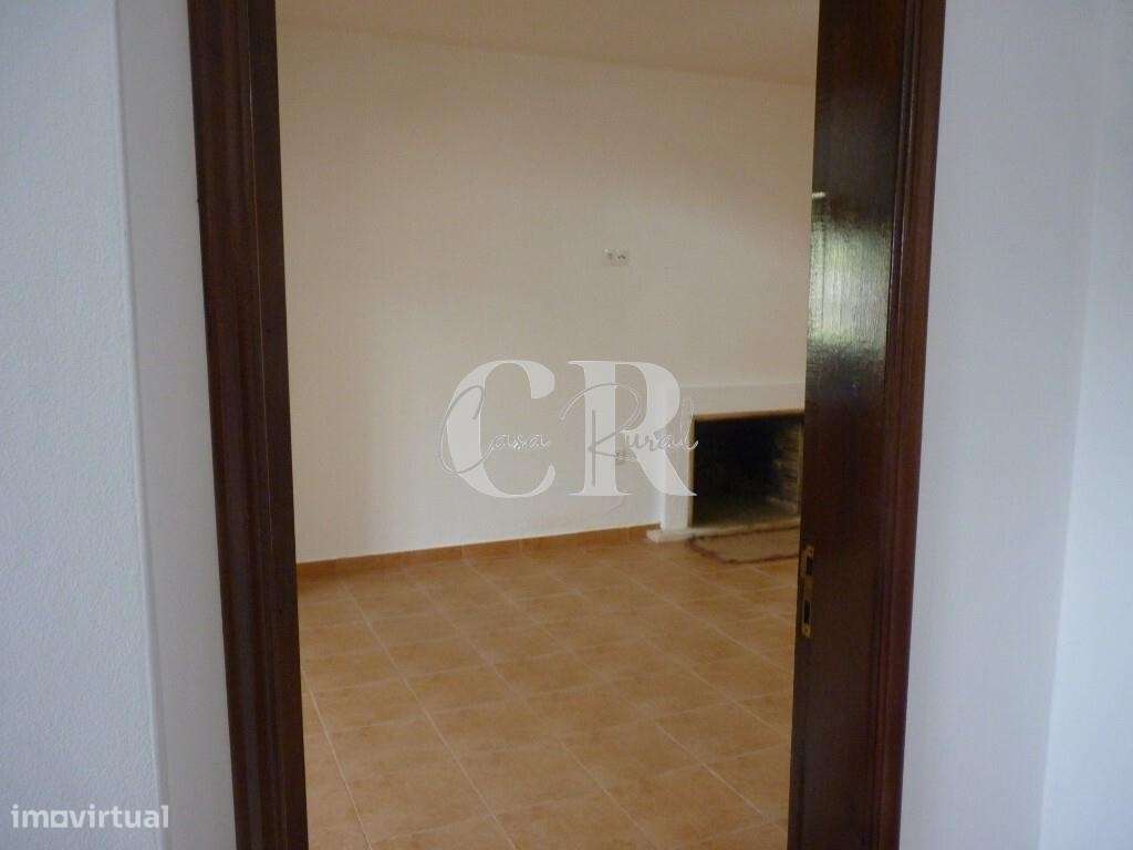 Fantástica moradia T3 com garagem e terreno generoso em Vila Facaia –-47