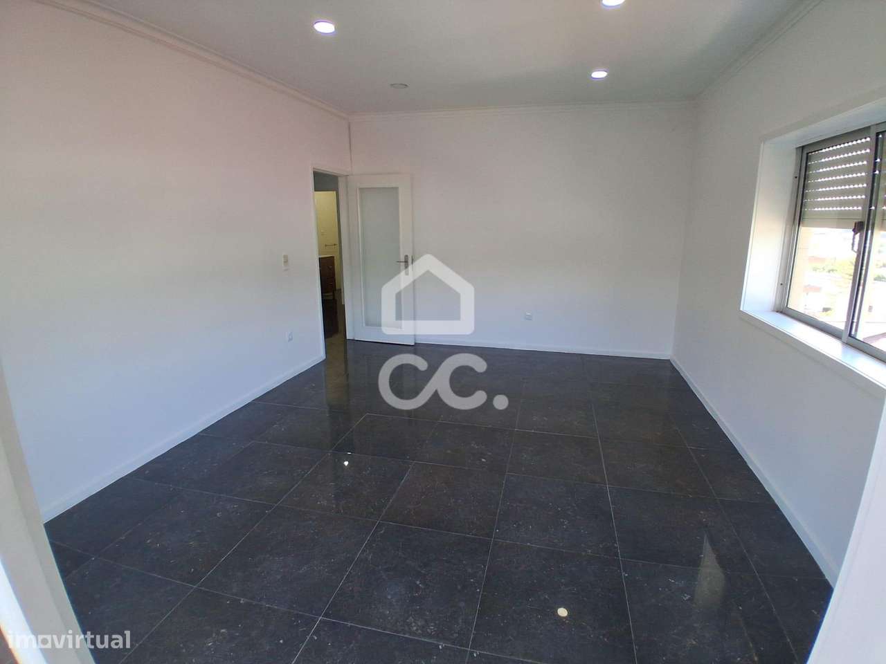 T3 Remodelado com 3 Frentes, Varandas e Elevador em Fânzeres, Gondomar-8