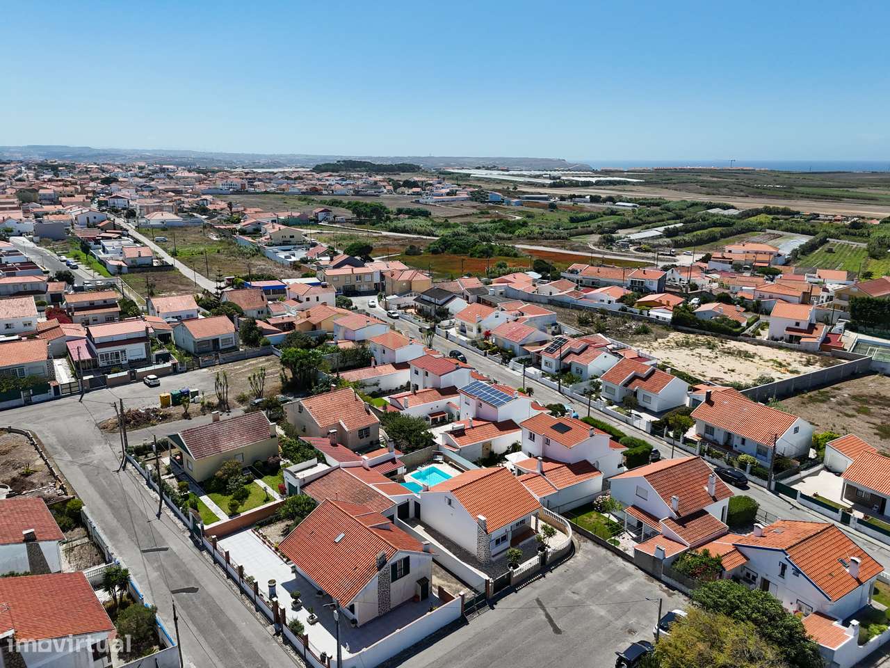MORADIA TÉRREA T2+2 COM GARAGEM E PISCINA AQUECIDA, NA SILVEIRA, A 5 M-44
