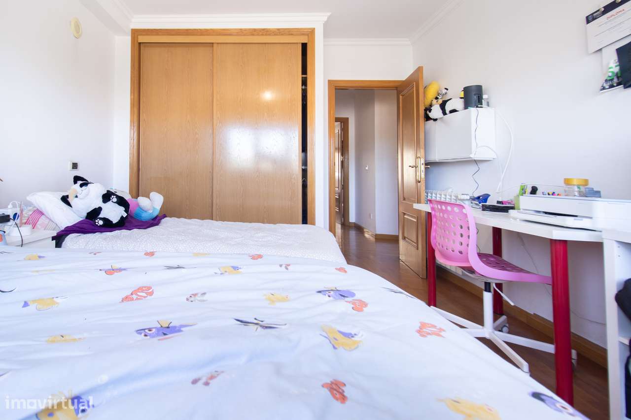 Apartamento T2 com garagem em Nova Carnaxide-18