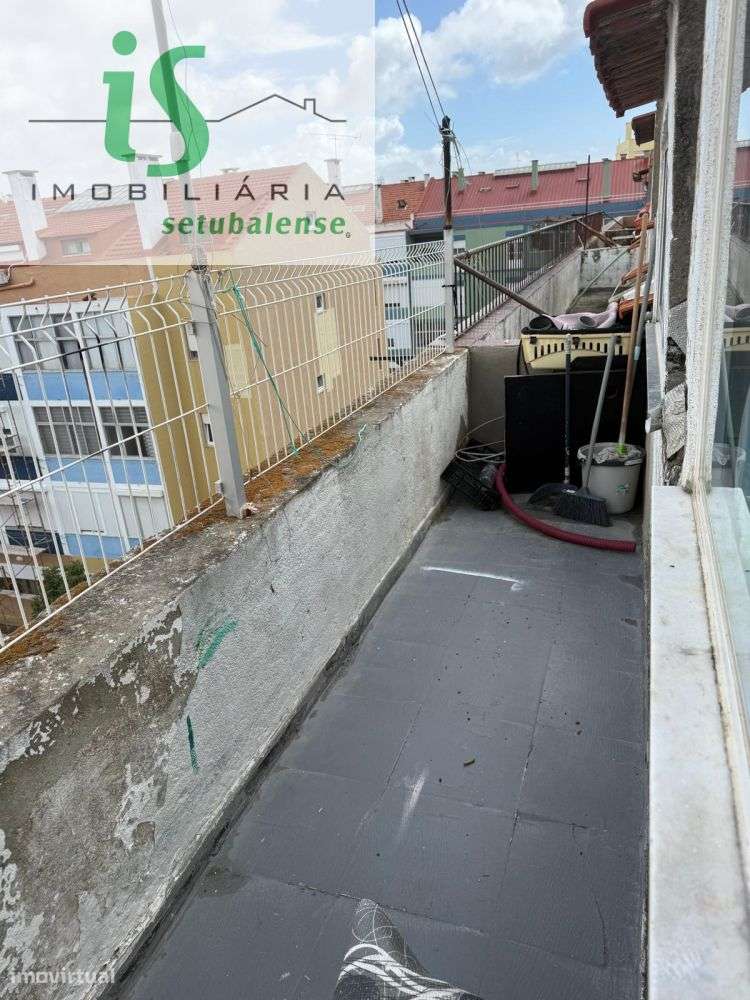 APARTAMENTO T3 NO MONTALVÃO EM SETÚBAL (3º ANDAR SEM ELEVADOR EXCEL-27