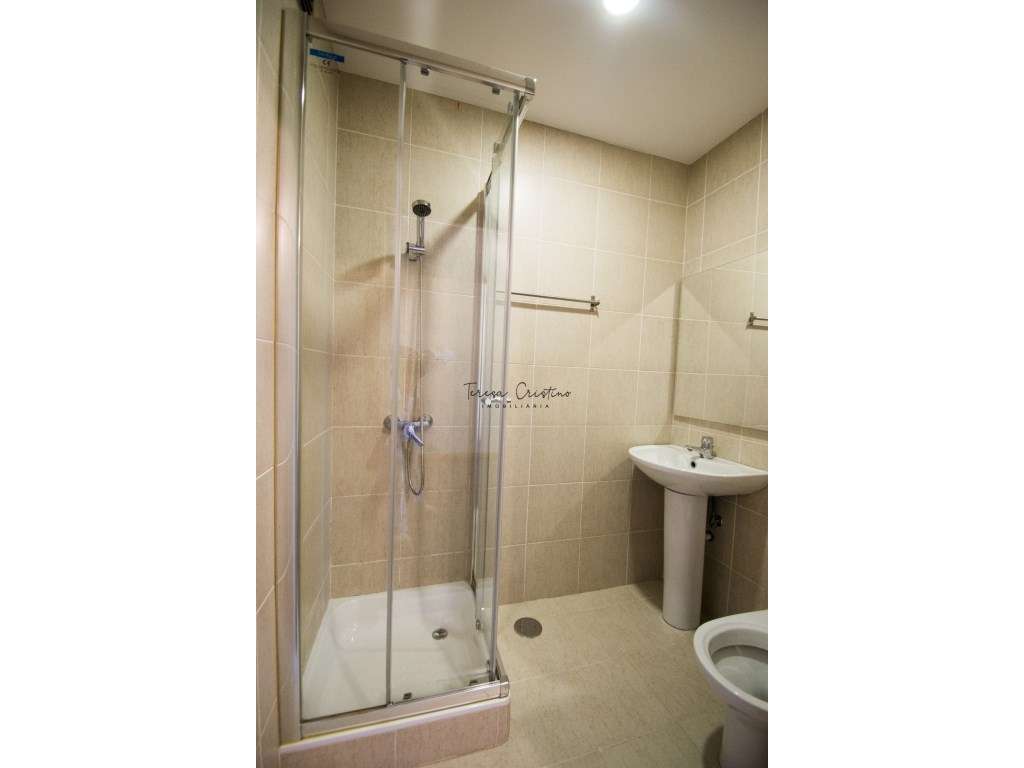 Apartamento T3 com Garagem Fechada e Elevador Arca, Ponte de Lima-11