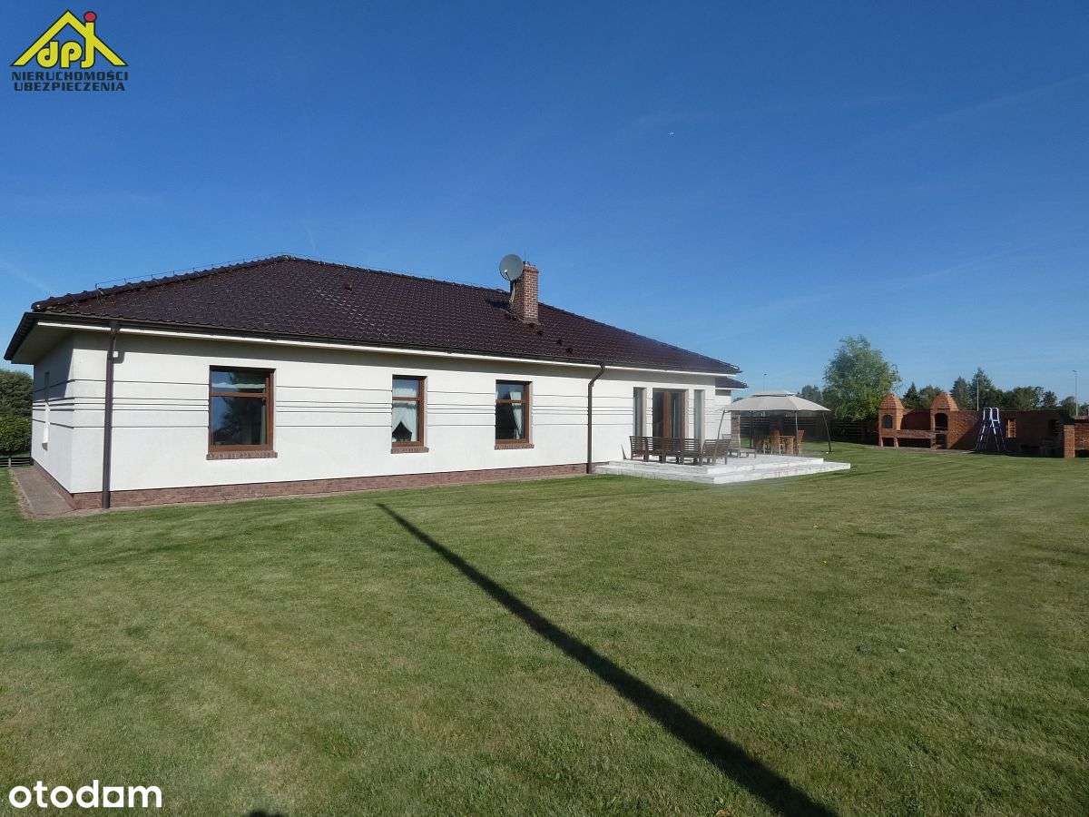 Dom jednorodzinny wolnostojący w stylu dworku-12