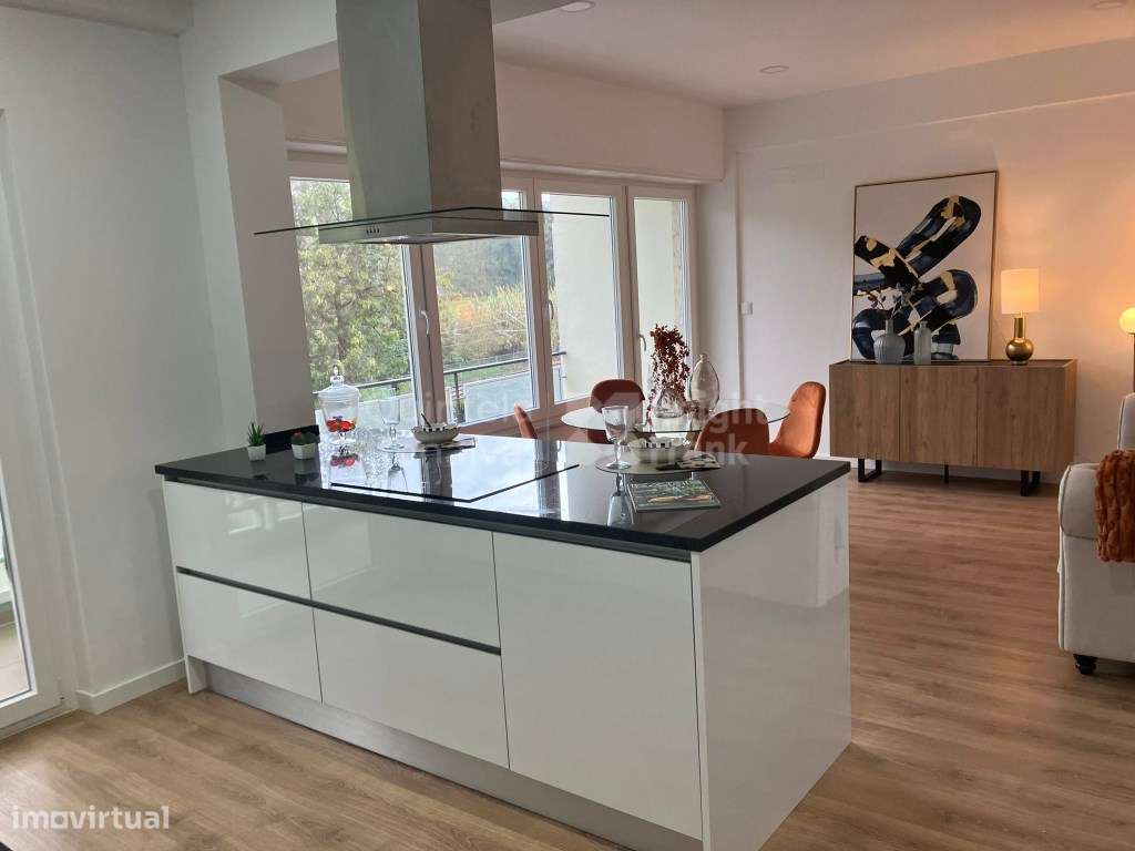 T3 com varanda, totalmente equipado e mobilado em Benfica - Grande imagem: 3/24