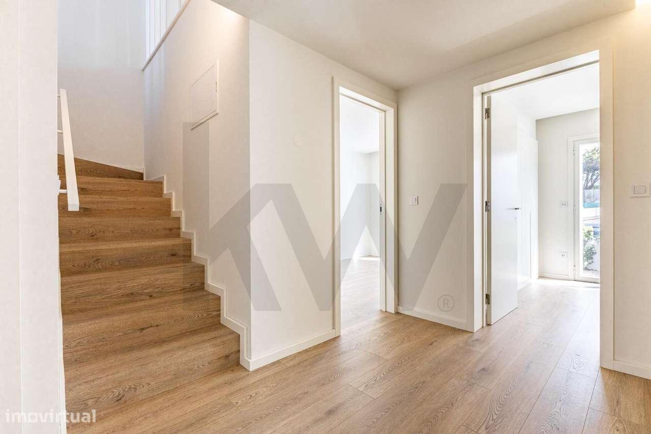 Entre serra e mar | Duplex T4 com terraços | Praia das Maçãs-20