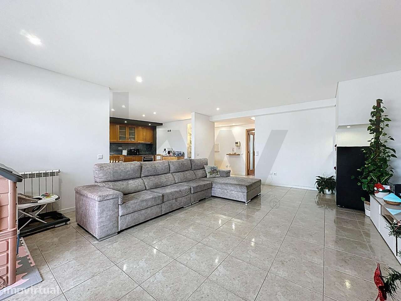 Apartamento T2 c/ Garagem Fechada 2 Carros - 161m2 - Perfeito Estado - - Grande imagem: 2/28