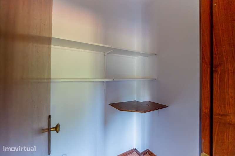 T1 próximo à CUF - Varanda e Estacionamento!-7