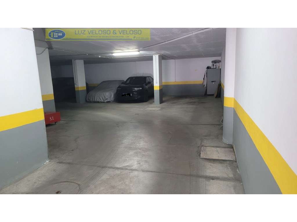 T1 com boas áreas, 2 lugares de parqueamento e arrecadação-56