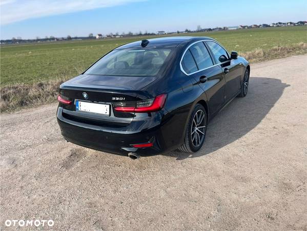 BMW Seria 3 330i xDrive Sport Line - 3