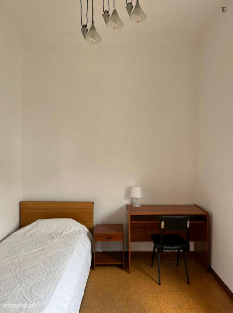 Quarto - localizado em Paranhos Porto - Grande imagem: 2/8