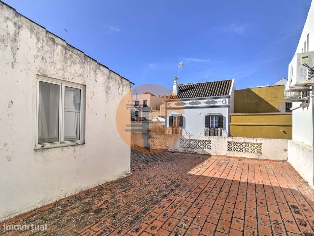 Moradia T3 no Centro de Tavira com Terraço e Potencial de Ampliação - Grande imagem: 2/27