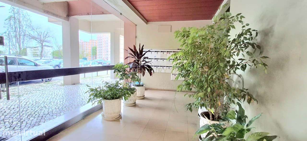 Apartamento T3 na Rua Tomás Alcaide-12