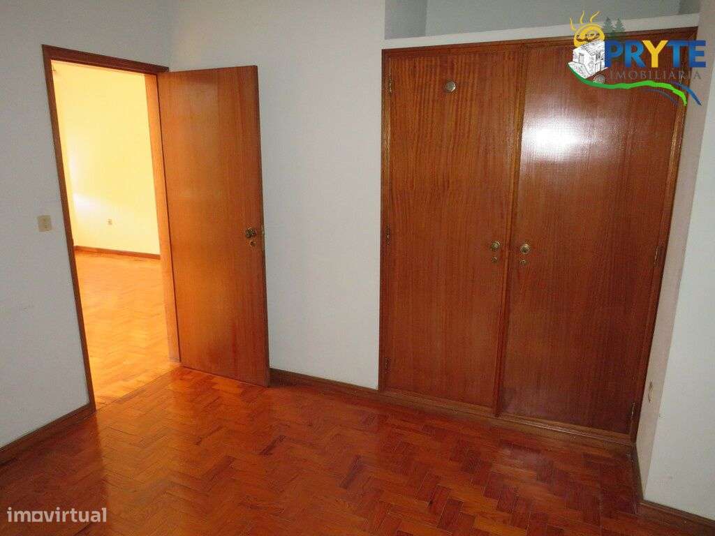 Moradia de tipologia T4 situada em Figueiró dos Vinhos-16