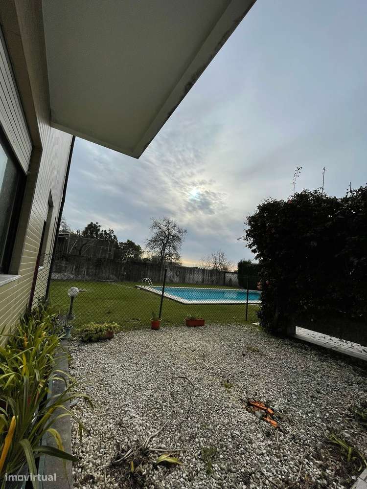 Apartamento T2 em Condomínio Fechado com Piscina - Grande imagem: 2/17