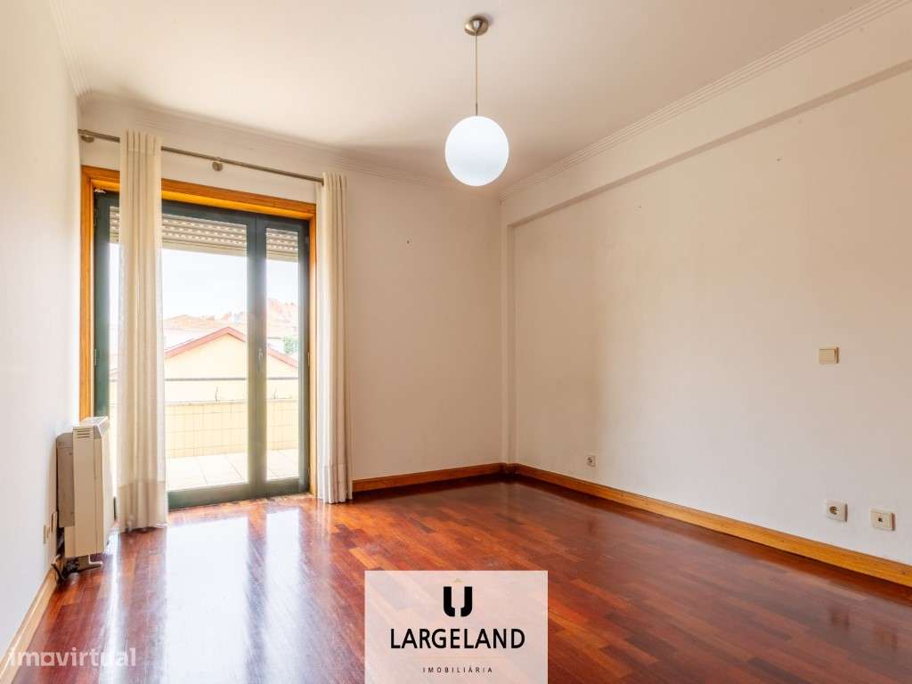 Apartamento T2 com Terraço no Centro de Santa Maria de Lamas-12