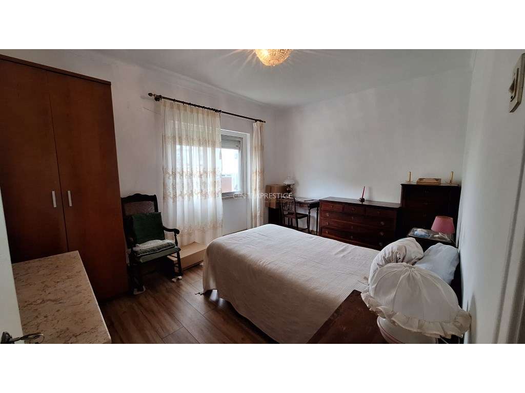 Moradia T4 com quintal e garagem em Algueirão-27