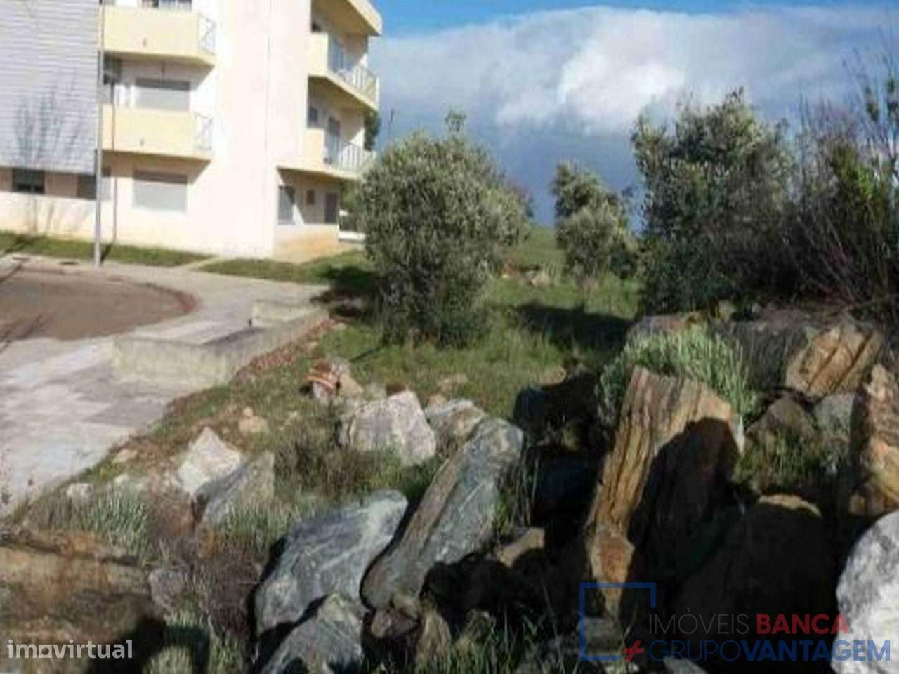 Lote de terreno para construção urbana com 528m2 e área de implanta... - Grande imagem: 2/4